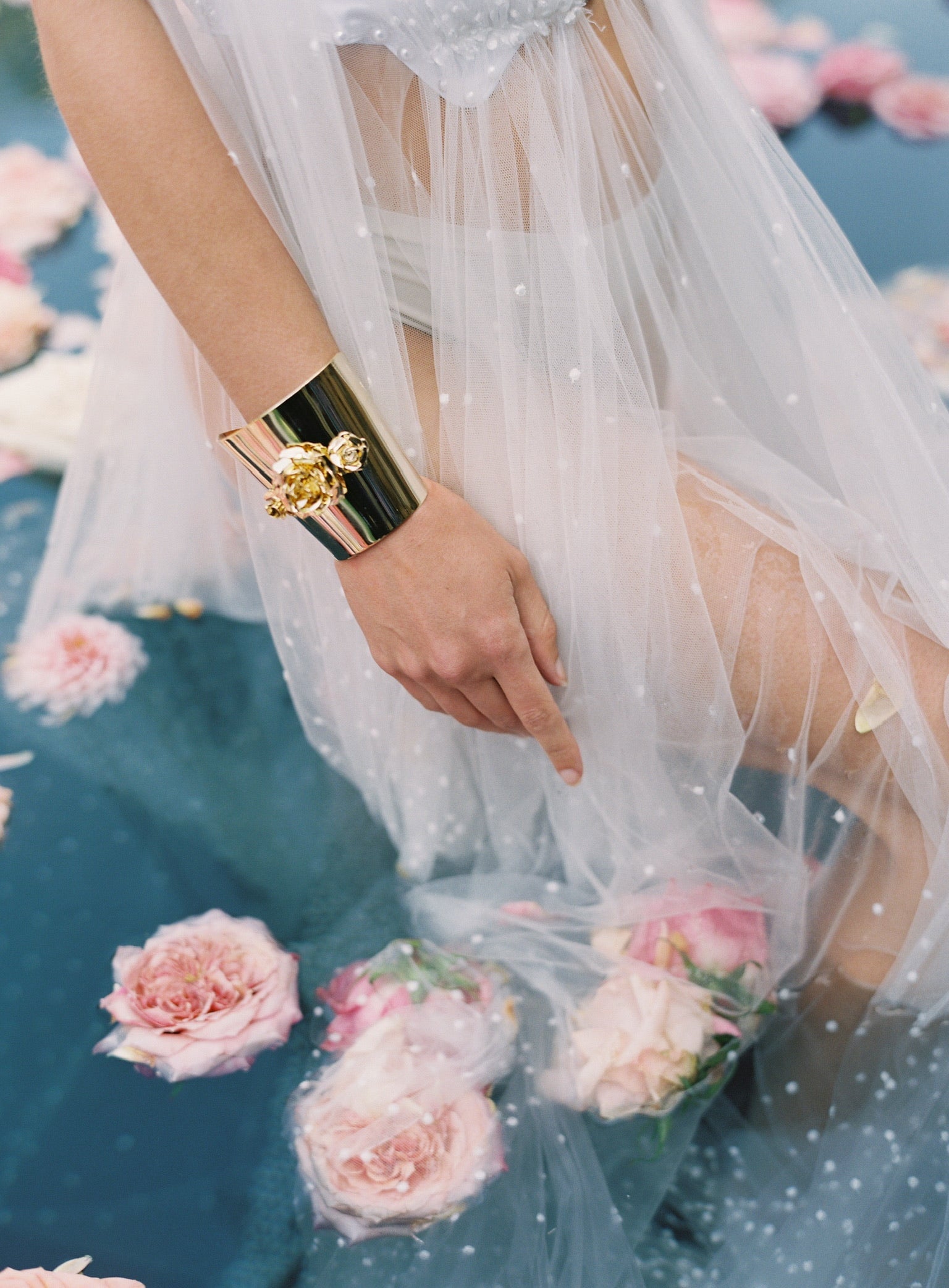 FIELD OF ROSES CUFF Bracelets Epona Valley 